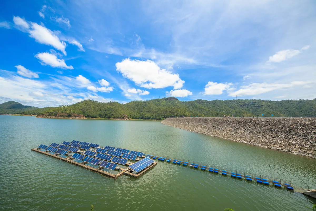The Ascendance of Floating Solar Farms in Powering the Future 1 Floating Solar Farms in Powering the Future