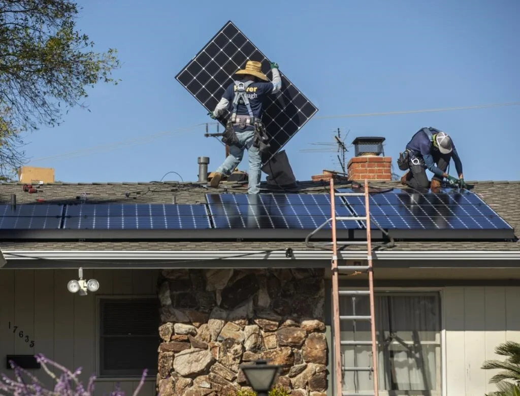 Solar Panel Maintenance 101: Unveiling the Secrets to Prolonged Efficiency